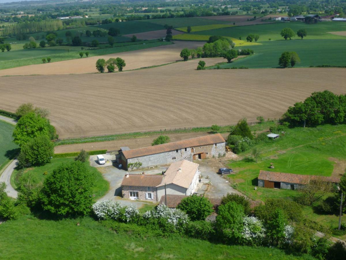 Aux Charmes D'Antan Hotel La Pommeraie-sur-Sevre Exterior photo